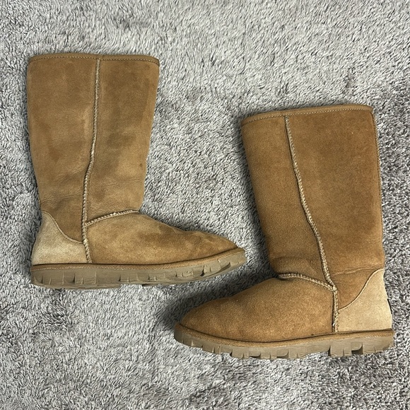 UGG Australia Women’s Classic Tall Boots Brown Suede Sheepskin Wool Size 9 - Picture 1 of 13